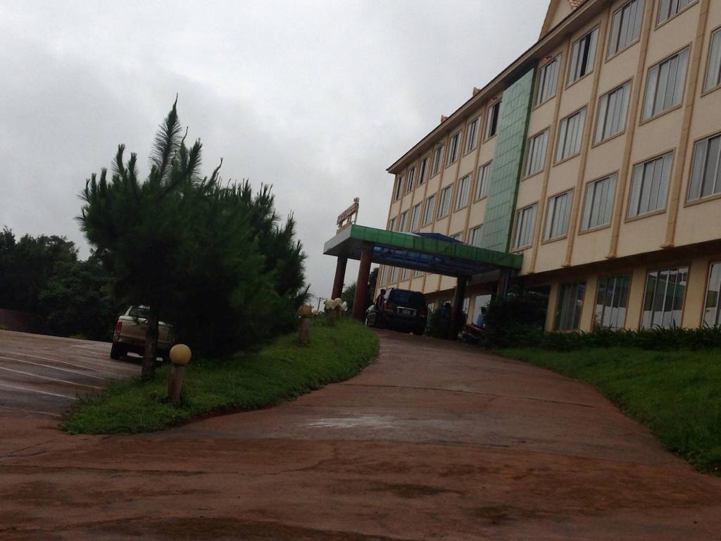 Mondulkiri Hotel Сенмонором Экстерьер фото
